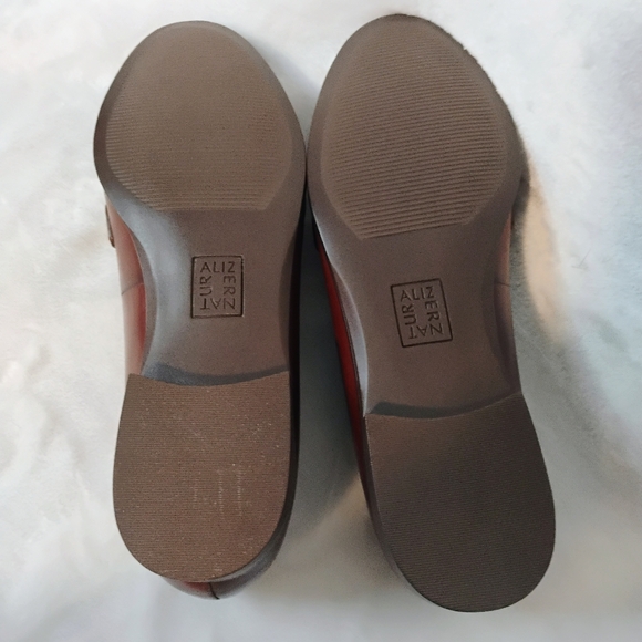 Naturalizer Gala Slip On Loafer Shoes Womens 8.5 Mahogany Leather Gold Accents - Picture 5 of 6